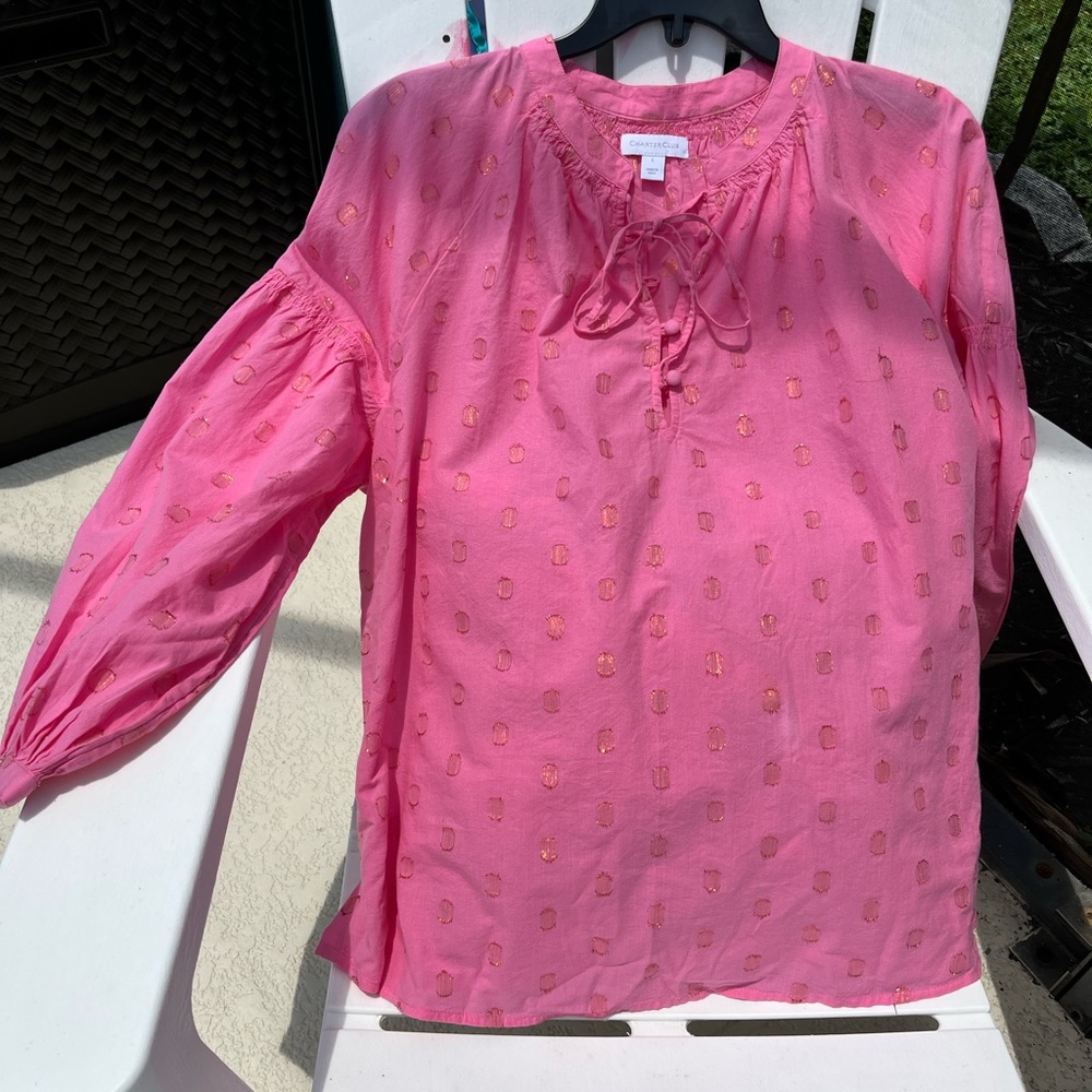 NWT Women’s Pink 💞 top with shimmer accents.